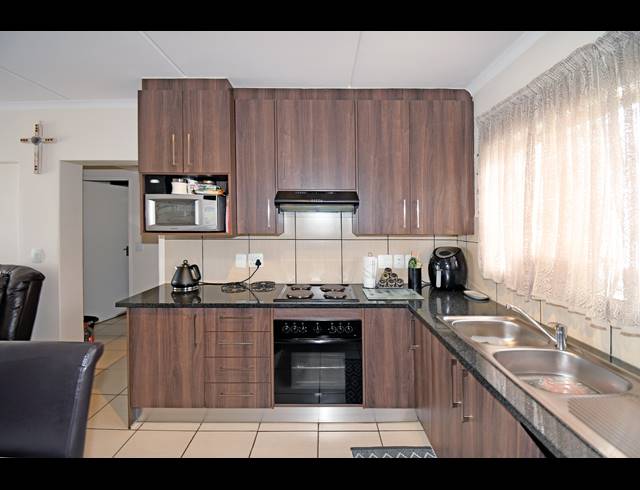 3 BEDROOM APARTMENT FOR SALE IN SUNNINGHILL